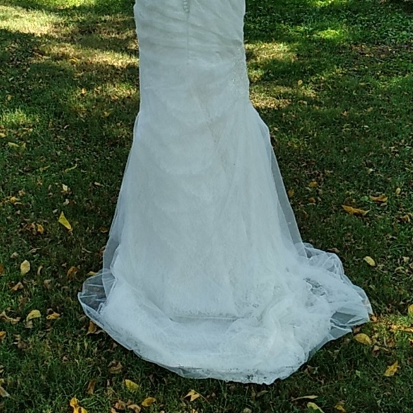Jewel by Davids Bridal 10 wedding dress 👰 - Picture 4 of 9